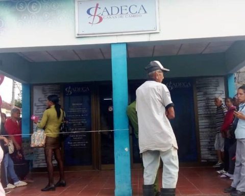 "Is there someone to exchange currency?"