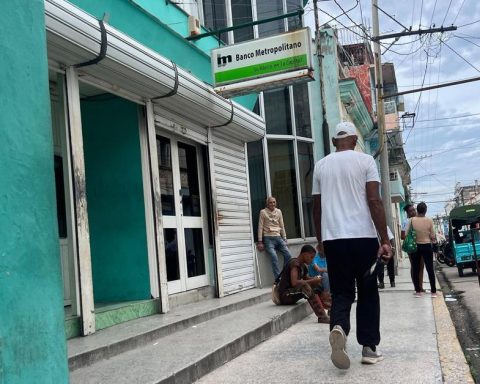 "Right now no one is exchanging dollars, people are waiting to see what is going to happen"