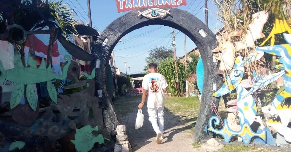 "Rumba alone does not satisfy hunger" in the Alley of Traditions of Matanzas