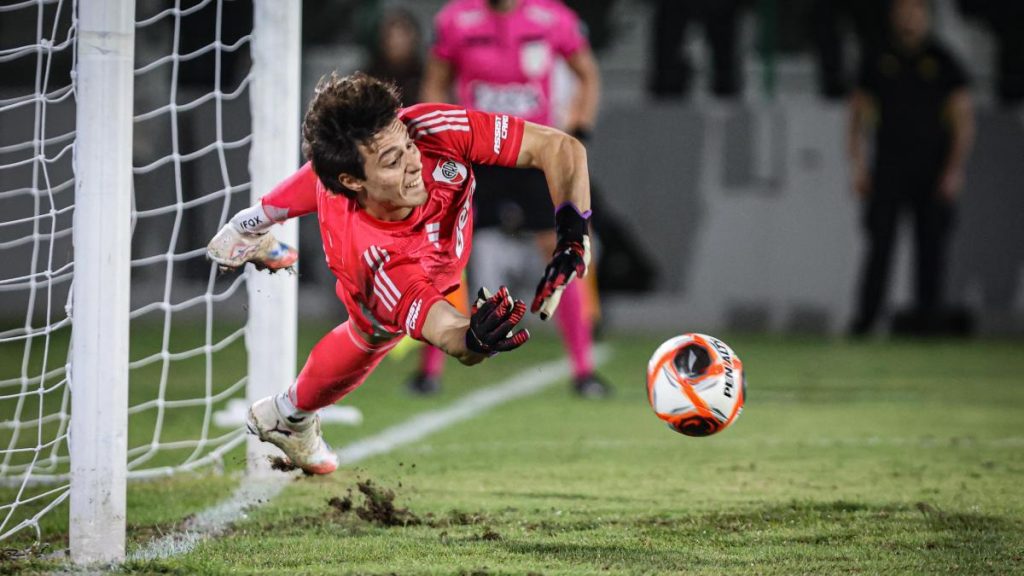 0-0: River takes penalties to beat Peñarol