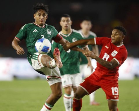 0-1: Mexico beats Panama with an own goal and in added time