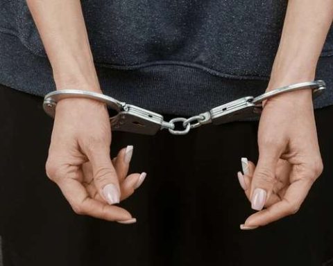 2 women imprisoned for bringing drugs into a prison