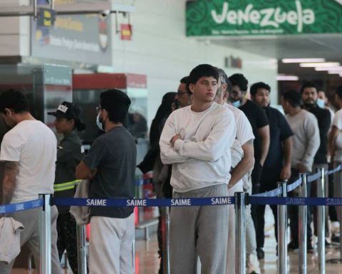 235 migrants arrived in the country after being deported from the US