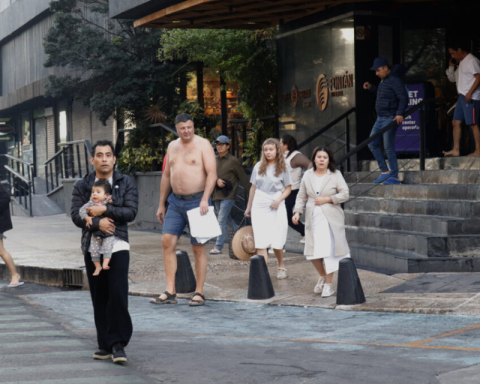 6.5 magnitude earthquake shakes Mexico; authorities rule out serious damage