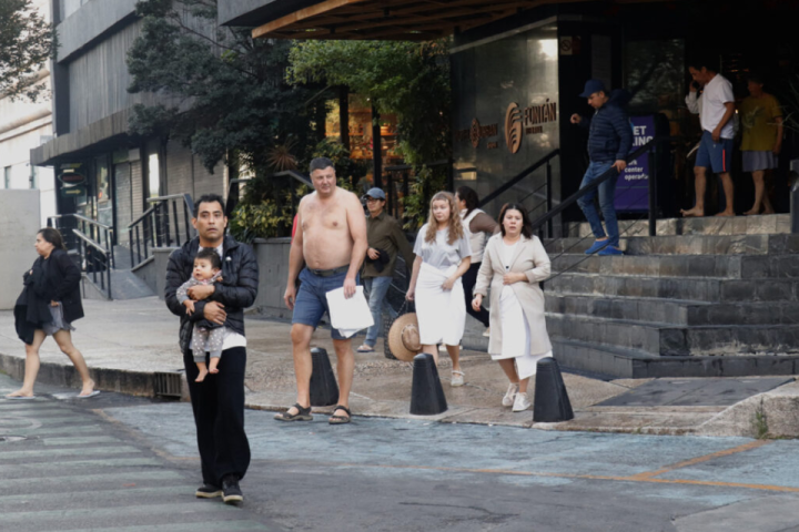 6.5 magnitude earthquake shakes Mexico; authorities rule out serious damage