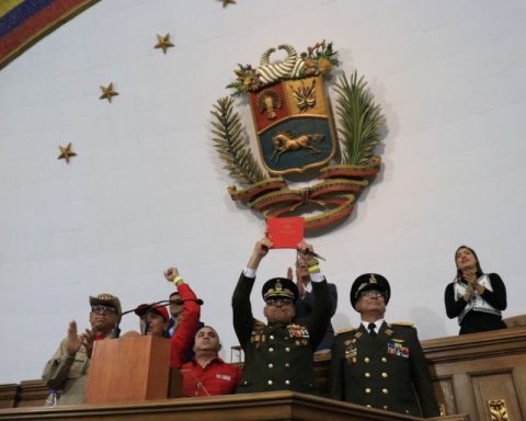 A new parliament is installed in 2026 under the shadow of US repression and attacks