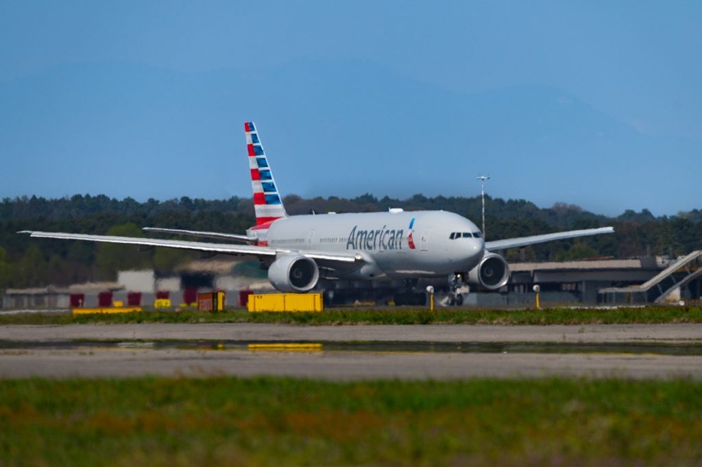 A plane heading to Cuba in which the suspect in the shooting in Hialeah was trying to escape is diverted to Miami