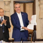 Abinader aprueba reglamento de aplicación de la Ley 47-25 de Contrataciones Públicas