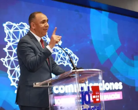 Abinader sigue moviendo fichas: Nelson Arroyo es designado director general de Aduanas