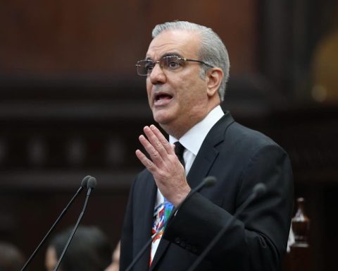 Abinader reafirma apoyo a la democracia en Venezuela tras ataque de Estados Unidos