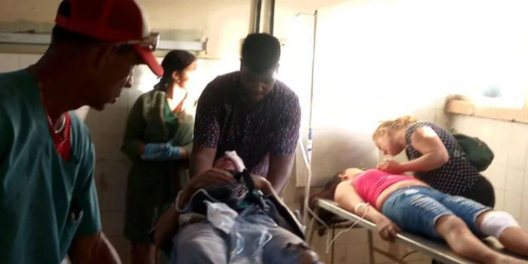 Varios de los lesionados en el accidente recibían atención médica este lunes