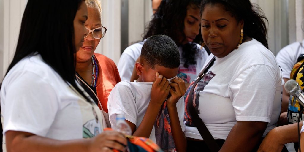 Act in Rio calls for justice for the death of Thiago Menezes Flausino