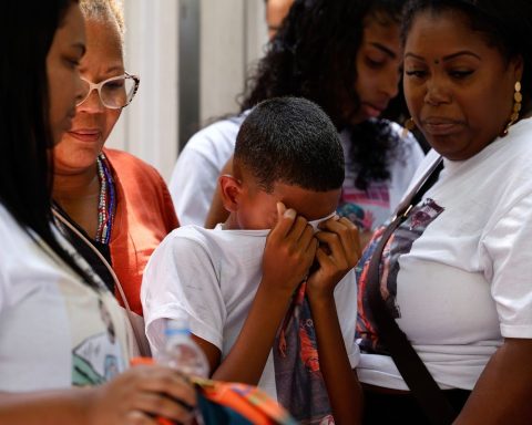 Act in Rio calls for justice for the death of Thiago Menezes Flausino