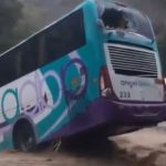 Activation of ravine drags buses with passengers in Cajamarca
