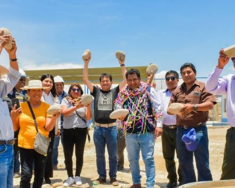 After 50 years, residents of La Yarada will have a plaza