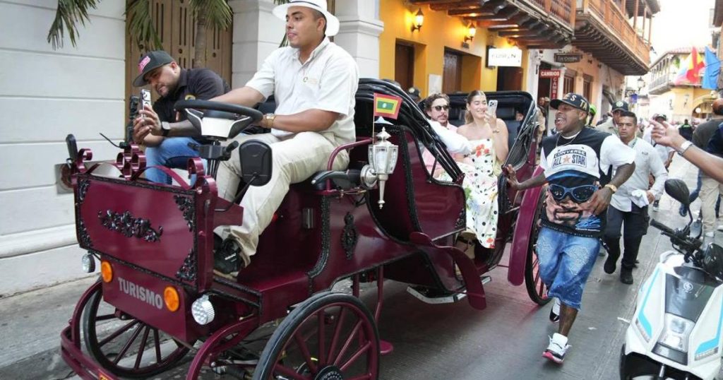 After its official presentation, in just three hours more than 500 people toured the Historic Center in new cars on