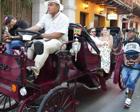 After its official presentation, in just three hours more than 500 people toured the Historic Center in new cars on