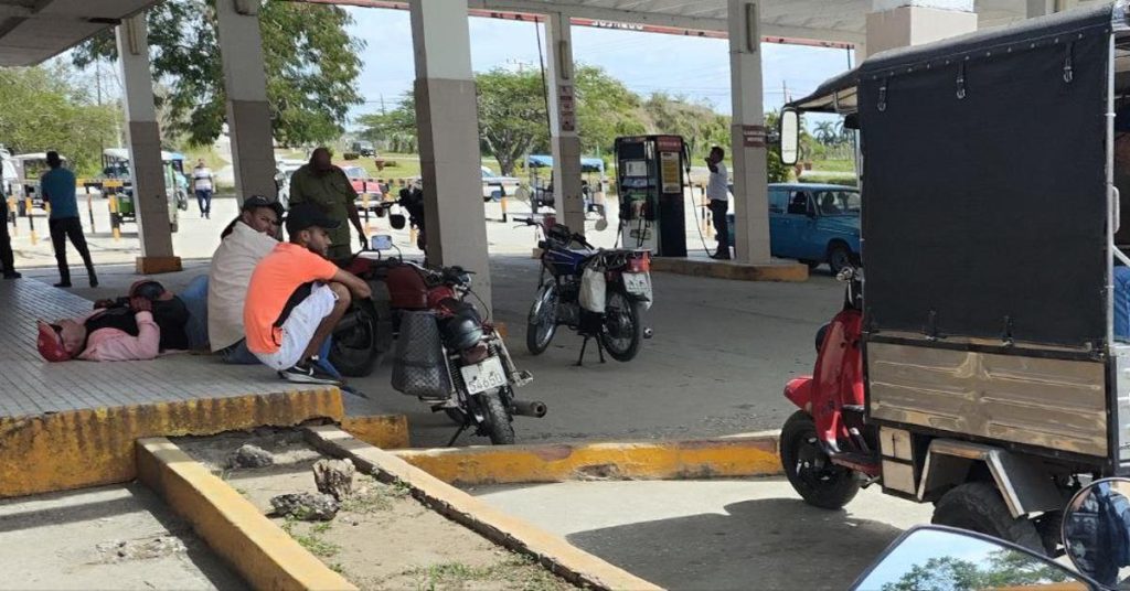 Amid fuel shortage, Cuba denies suspension of activities
