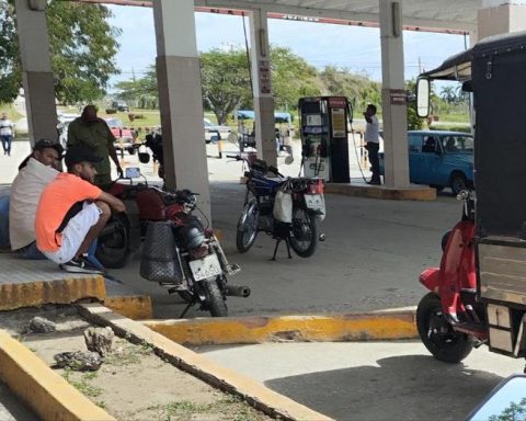 Amid fuel shortage, Cuba denies suspension of activities