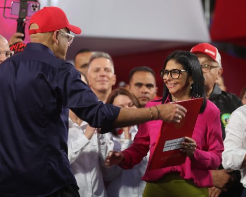 At full speed, Venezuela approves generous oil reform that opens doors to foreign capital