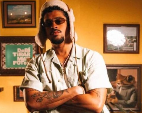 Bad Bunny celebrates the first anniversary of 'Debí Tirar Más Fotos'