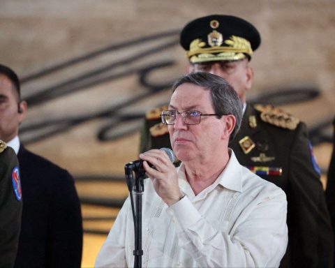 Bruno Rodríguez pays tribute to martyrs and swears to defend Venezuelan sovereignty together with Cuba