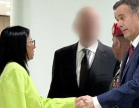 La imagen del encuentro entre Delcy Rodríguez y John Ratcliffe que circula en redes sociales