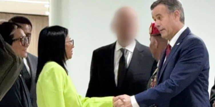 La imagen del encuentro entre Delcy Rodríguez y John Ratcliffe que circula en redes sociales