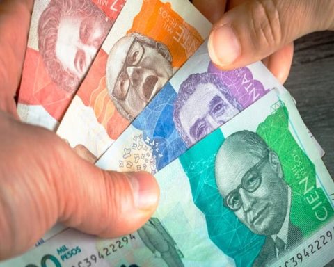 Billetes colombianos.