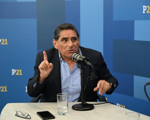 Carlos Álvarez responds to Cerrón: "I stood up, I didn't run away or seek asylum"