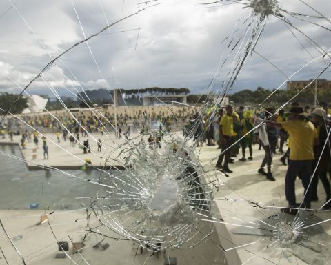 Chronology of the coup attempt: attacks, blockades and camps