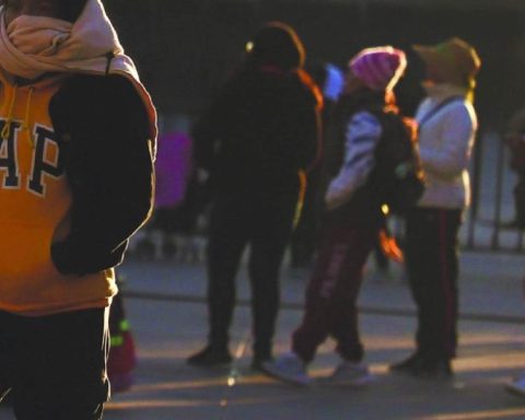 Cold front 29 maintains intense rains and winds