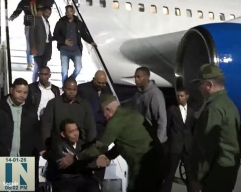 Collaborators injured in Venezuela arrive in Cuba and the dead are posthumously promoted
