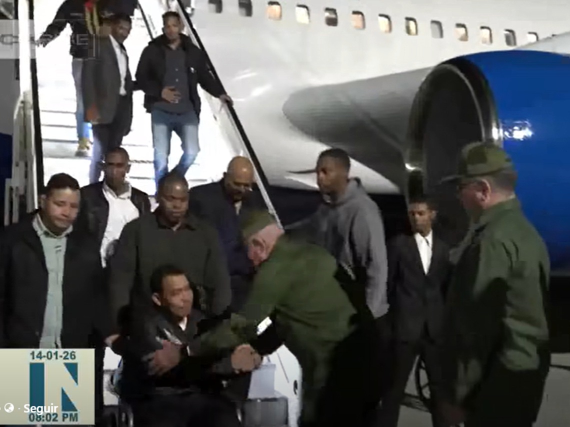 Collaborators injured in Venezuela arrive in Cuba and the dead are posthumously promoted
