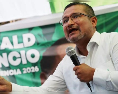 Company founded by presidential candidate Ronald Atencio offers thesis service to students