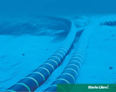 Company that will build electric submarine cable awaits notification