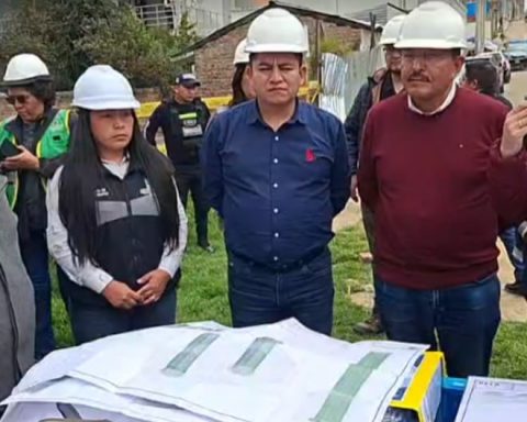 Congressman supervises the start of work on the Arequipa Bridge in Huancayo