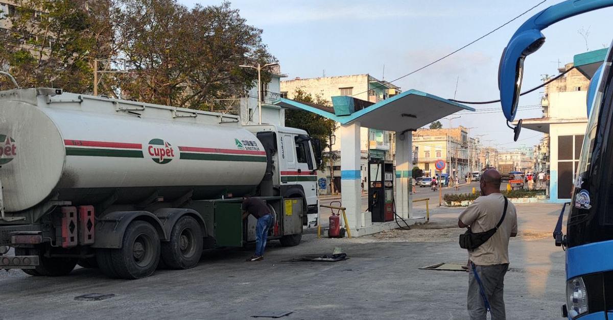 Cuba has fuel reserves left for just four days, according to an expert