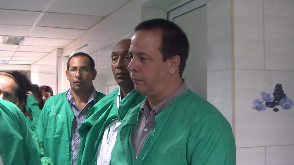 Cuban doctors begin return to Cuba with progressive flights after the fall of Maduro