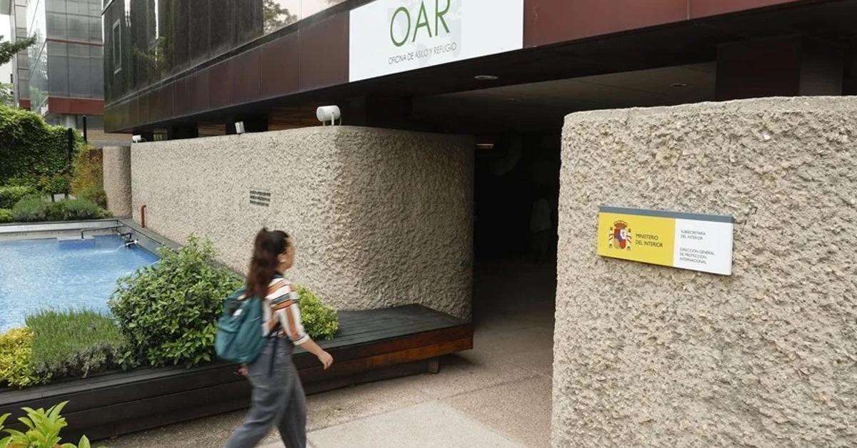 Cubans are concerned about the requirement of criminal records to regularize their situation in Spain