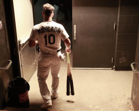 Cubans in MLB: Angels extend their confidence in Yoan Moncada