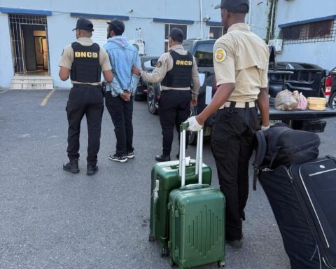 DNCD arrests foreigner with 17 packages of alleged marijuana at Puerto Plata airport
