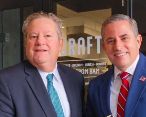 Mike Hammer (izquierda) y Dariel Fernández, en Miami este jueves