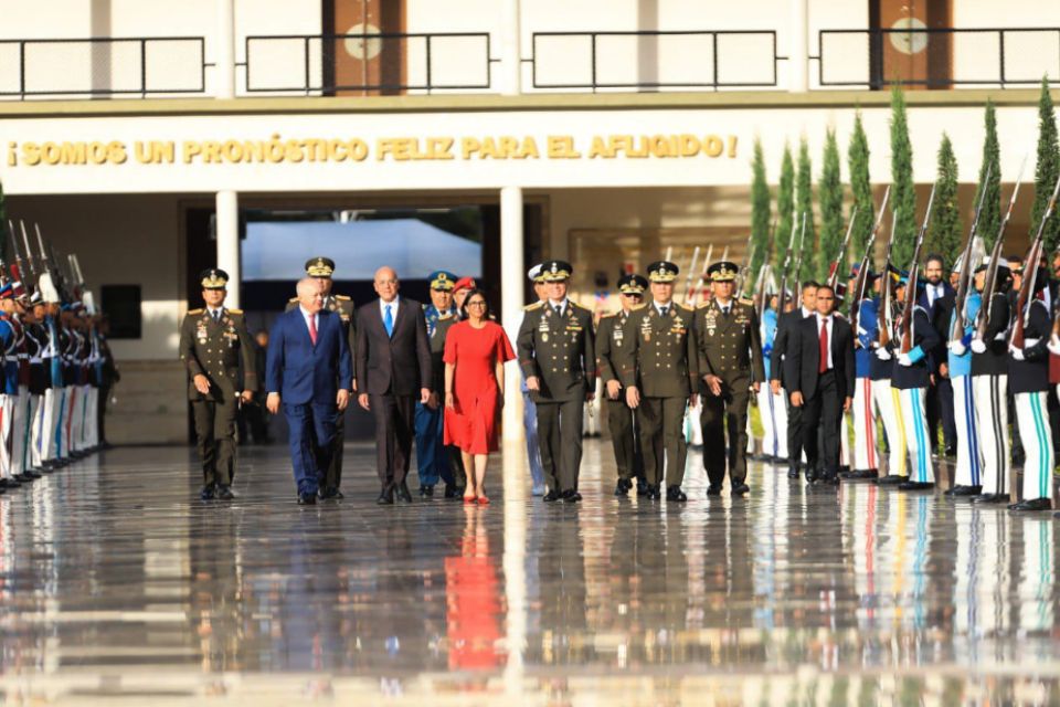 Delcy Rodríguez receives the baton of command of the FAN and becomes its commander in chief