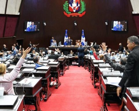 Diputados aprueban ley que crea el DNI y regula inteligencia