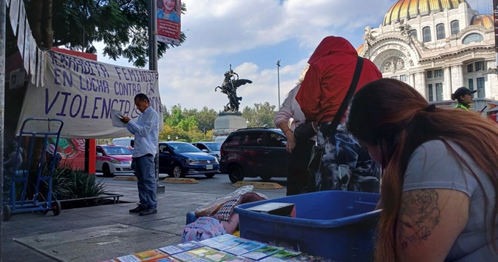 Despite the ban, they offer vaping machines in the Alameda Central of CDMX