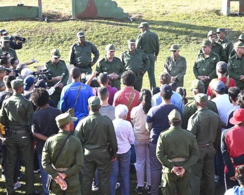 Díaz-Canel supervises military preparations to defend Cuba against threats from the United States