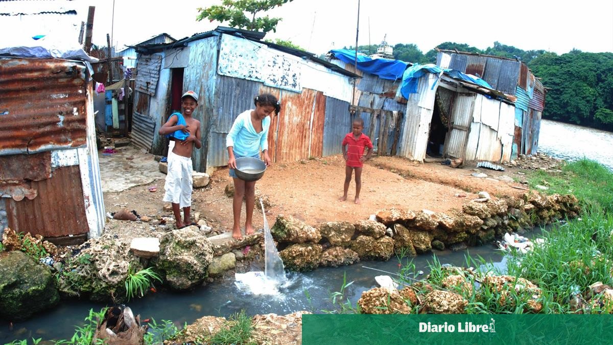 Dirt floors, the reality that the DR wants to leave in the past