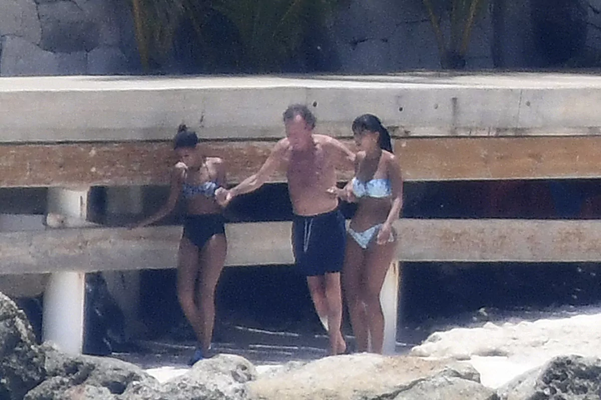 Dominican feminist organizations show their support for the accusers of Julio Iglesias