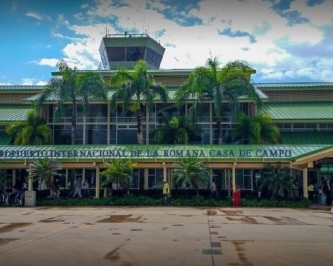Ecuadorian airline plane makes emergency landing at La Romana Airport